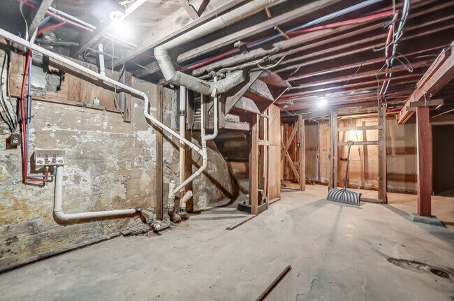 Building Photo - Three Bedroom Home for Lease in Dayton!