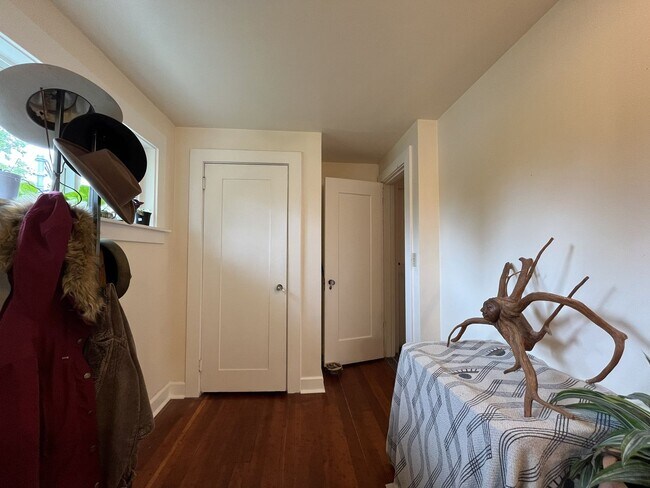 Building Photo - Charming Cottage Home with Timeless Character, Hardwood Floors, Flexible Living Spaces, and Expan...