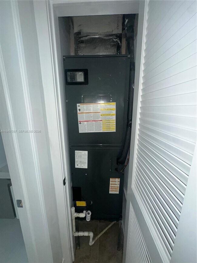 Building Photo - 8125 Hawthorne Ave