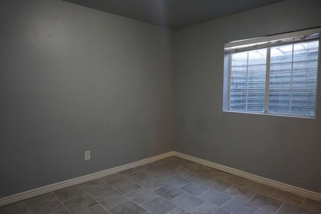 Building Photo - Centrally Located 3 Bedroom Midvale Home