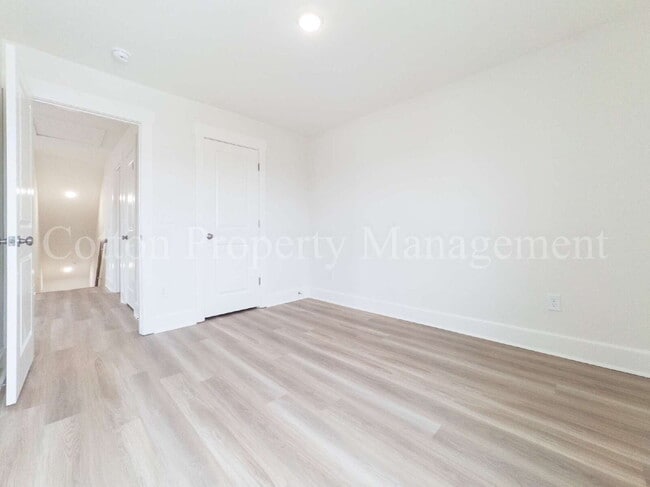 Building Photo - 29 W Pioneer Wy