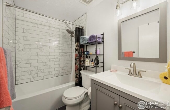 Building Photo - 304 E Nebraska Ave