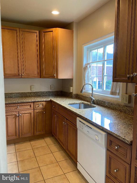 Building Photo - 3426 Martha Custis Dr