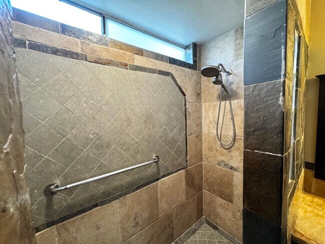 Building Photo - Stunning Mission Viejo home with a View