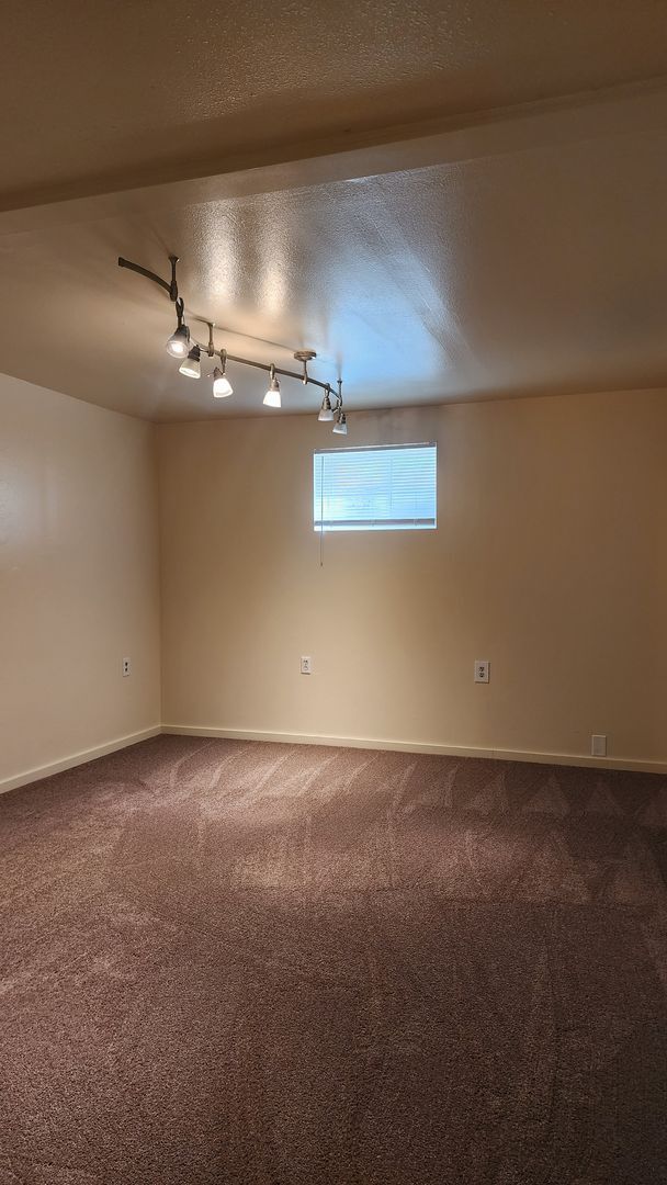 Building Photo - Steilacoom 4 Bedroom + Bonus Room!