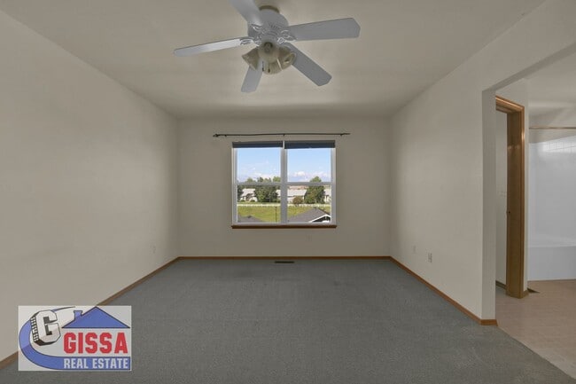 Building Photo - Beautiful home with views of Pikes Peak!