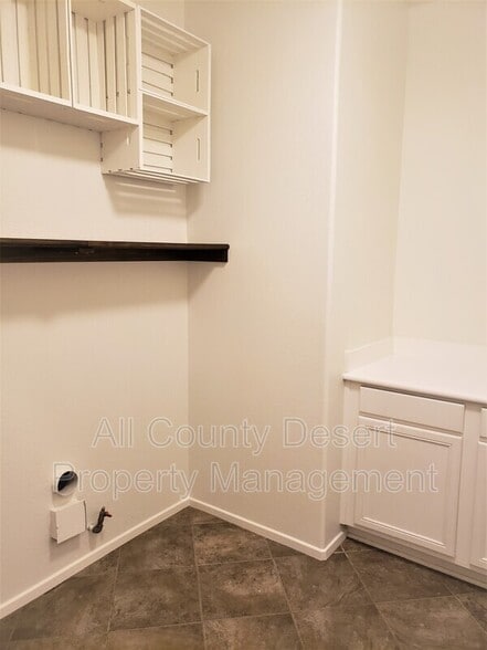 Building Photo - 37853 Avon St