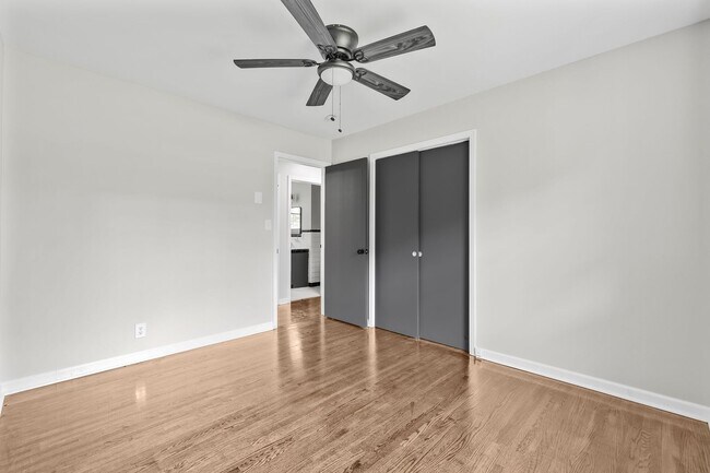 Building Photo - 3 Bedroom 2 Bath Home For Rent Near Downtown!