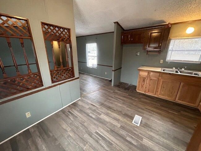 Building Photo - 201 Williams Cir