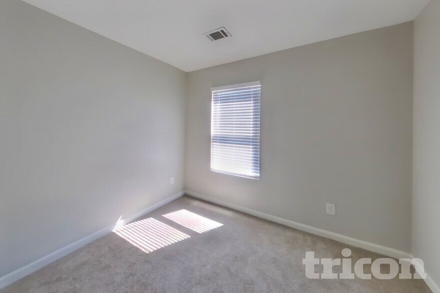 Building Photo - 7156 Tanger Blvd