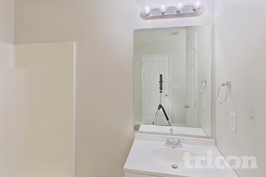 Building Photo - 210 Signet Ct