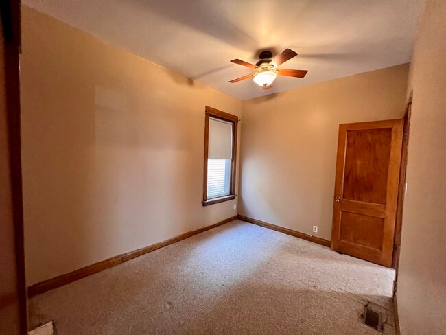 Building Photo - 2155 N Kilbourn Ave