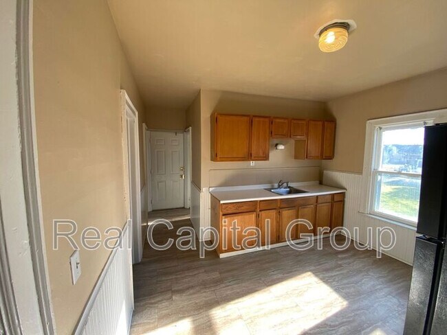 Building Photo - 408 Woodlawn Ave