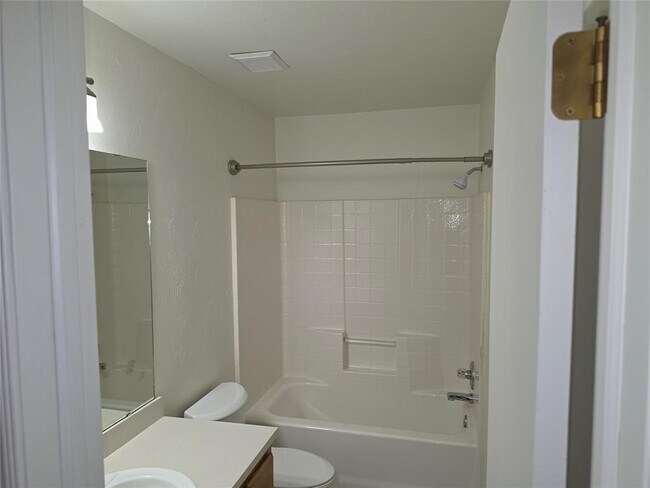 Building Photo - 2425 Cherry Ln