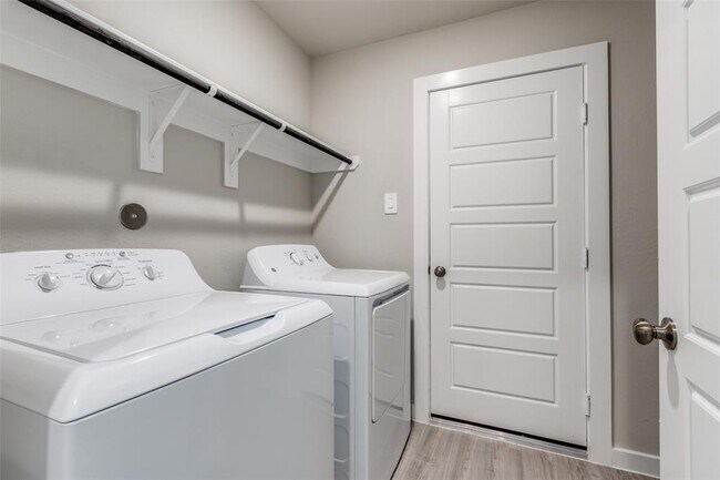 Building Photo - 925 Oak Mist Ln