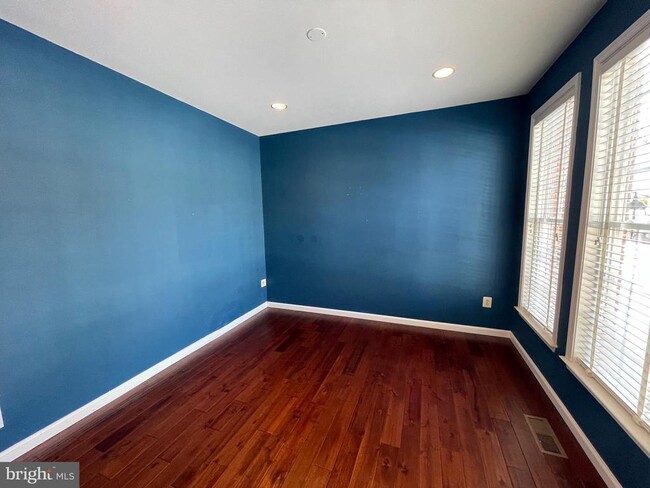 Building Photo - 21330 Meadow Field Ct
