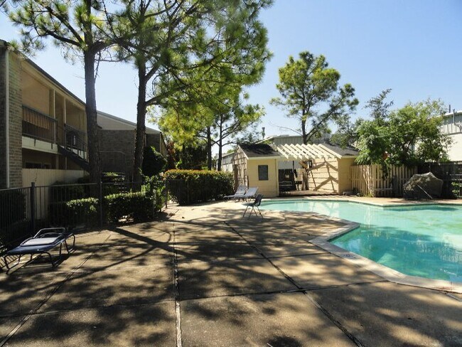 Building Photo - 8201 Richmond Ave