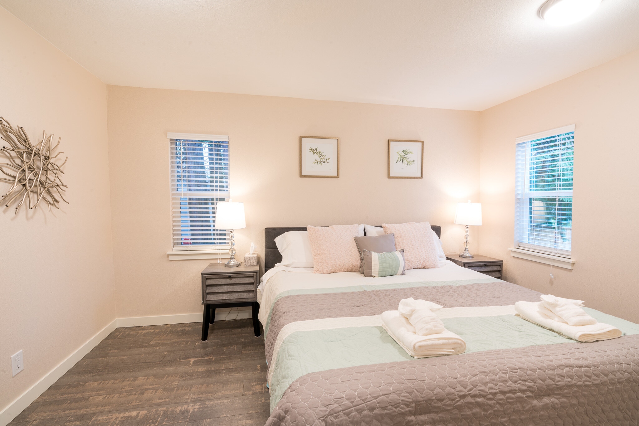 Building Photo - 8985 SW Center St