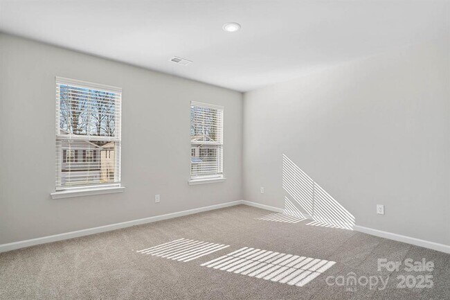 Building Photo - 4909 Lebanon Dr