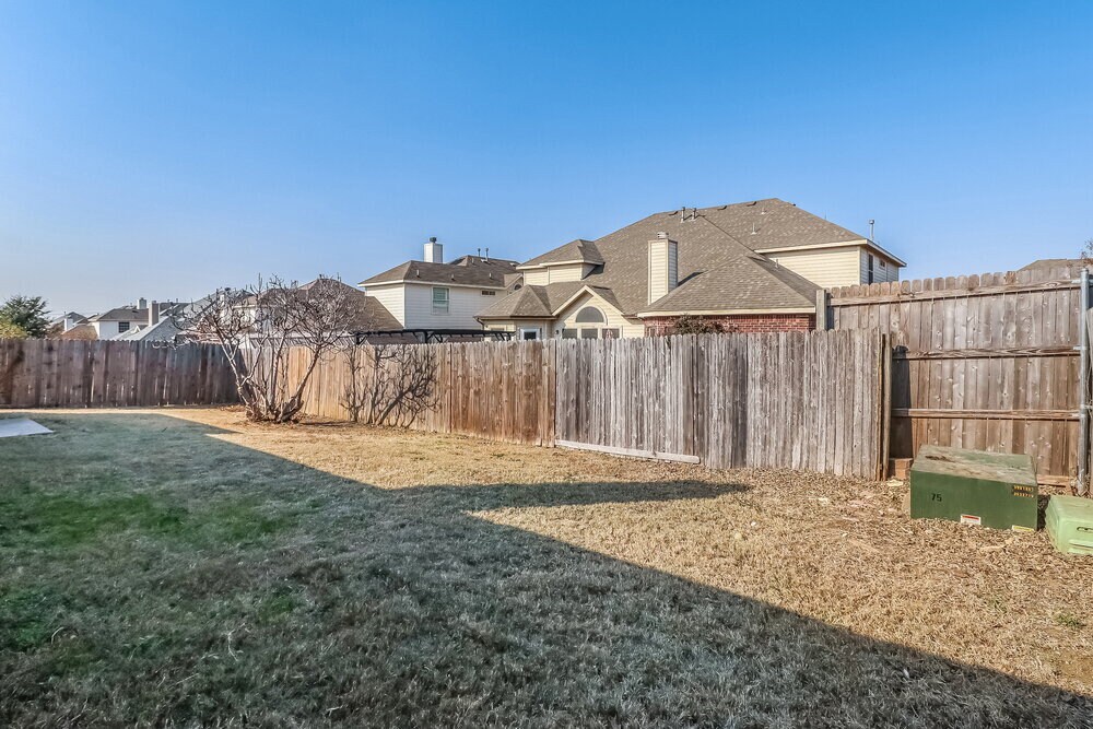 Building Photo - 617 St Eric Dr