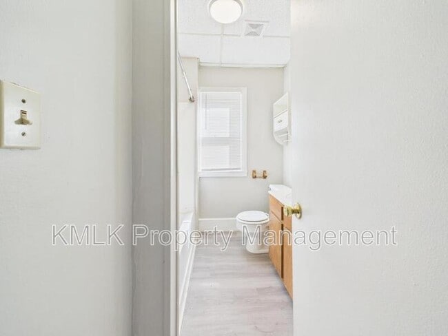 Building Photo - 535 Gage St