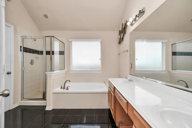 Building Photo - 5206 Laura Lee Ln