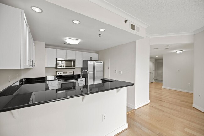 Building Photo - Gallery Place Large Studio | 1 Bath | 660 Sf
