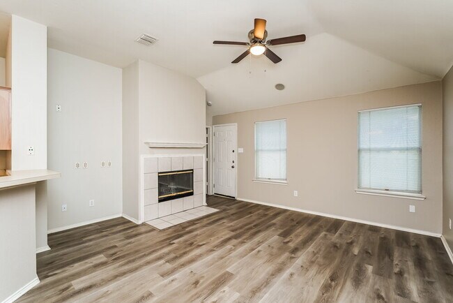 Building Photo - 5528 Spring Ridge Dr