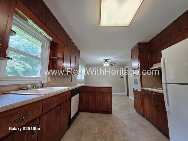 Building Photo - WOW!!! GORGEOUS RANCH WITH MANY UPGRADES / GREAT LOCATION/ PRIVATE YARD