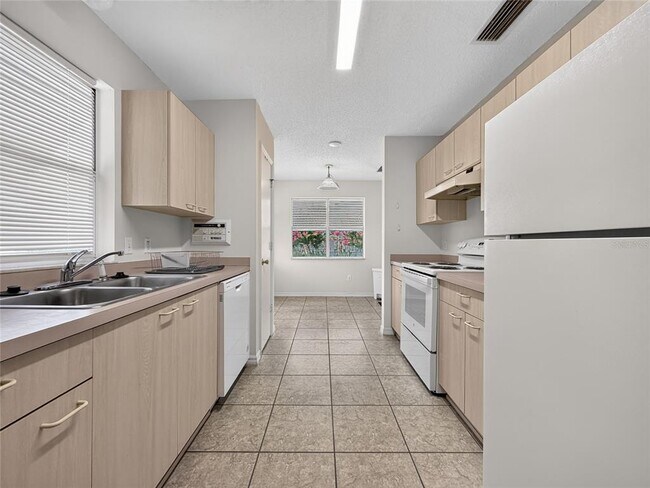 Building Photo - 1222 Santos Pl