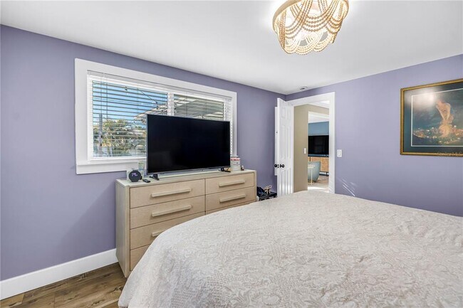 Building Photo - 354 74th Ave NE