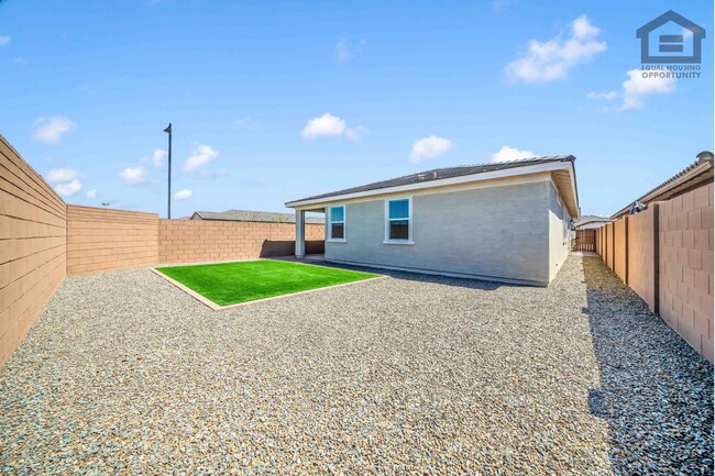 Building Photo - 4Bed/3Bath House at Thomas Rd/99th Ave! Ready for Immediate Move-In! -- Mother-In-Law Suite W/Pri...