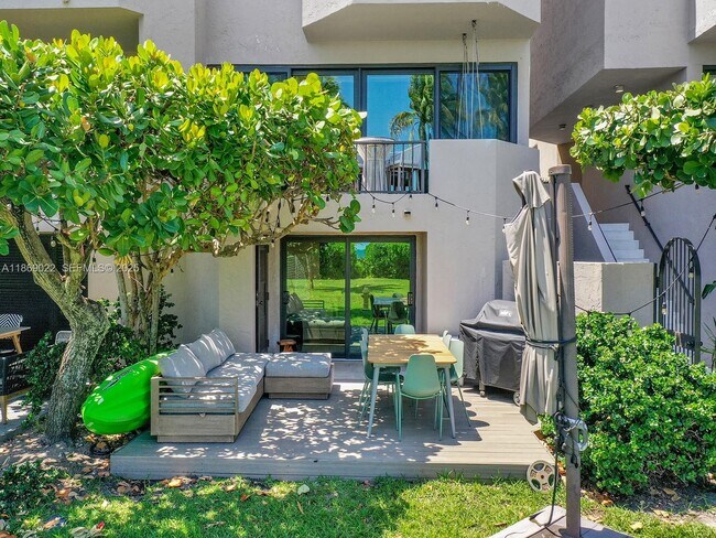 Building Photo - 201 Crandon Blvd