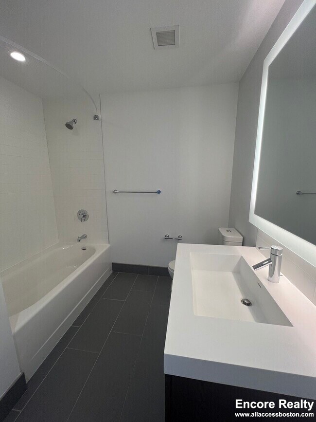 Building Photo - 120 Kingston St