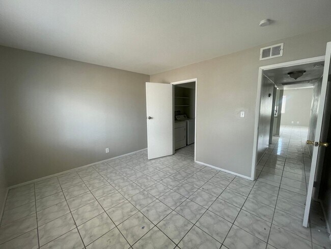 Building Photo - 4880 Pancho Villa Dr