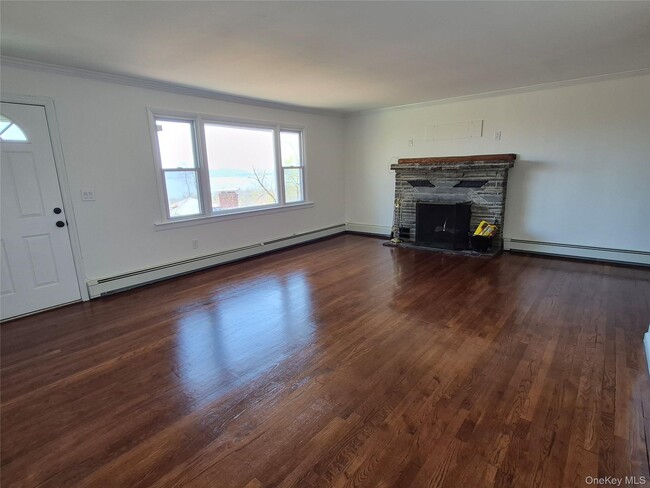 Building Photo - 27 Oakwood Dr