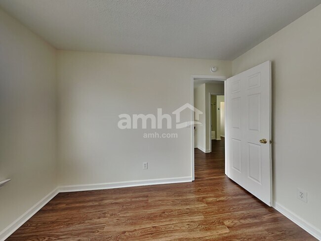 Building Photo - 121 Sandy Ln