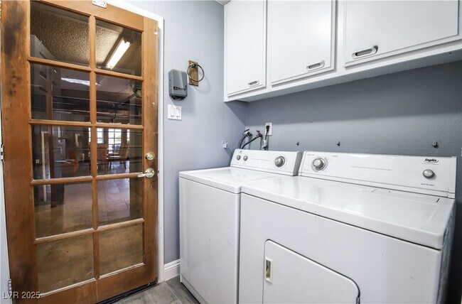 Building Photo - 5086 Cartaro Dr