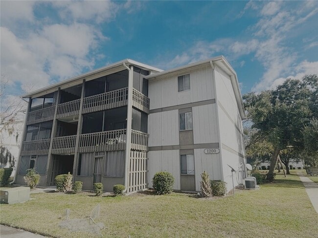 Building Photo - 6519 W Newberry Rd