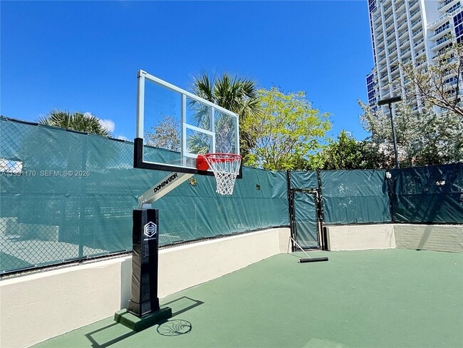 Building Photo - 400 South Pointe Dr