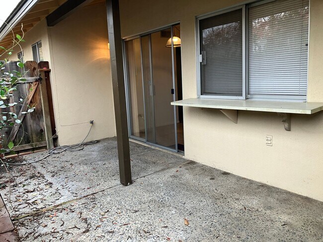 Building Photo - 2813 Thornton Ct