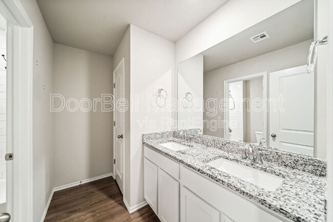 Building Photo - 2709 Stonecreek Dr