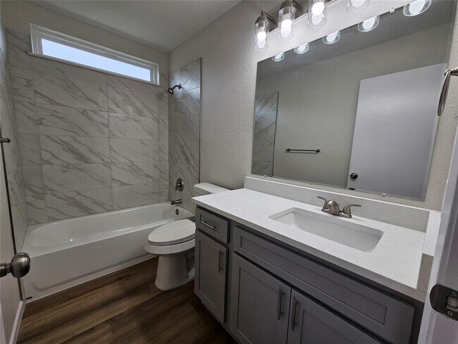 Building Photo - 1418 Hyridge Cir