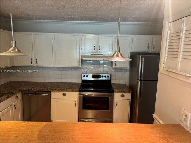 Building Photo - 14820 Naranja Lakes Blvd