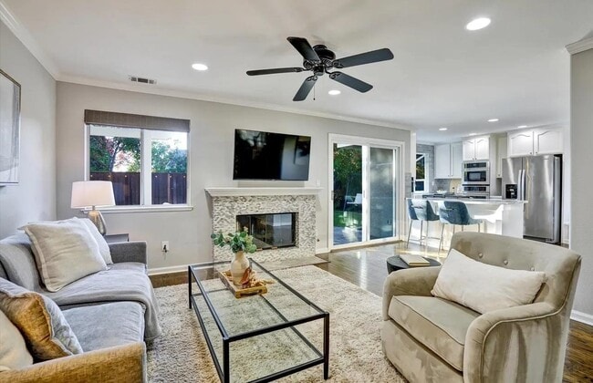 Building Photo - 539 Zenith Ridge Dr