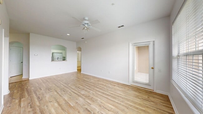 Building Photo - Beautifully updated 2 bed, 2 bath third-fl...