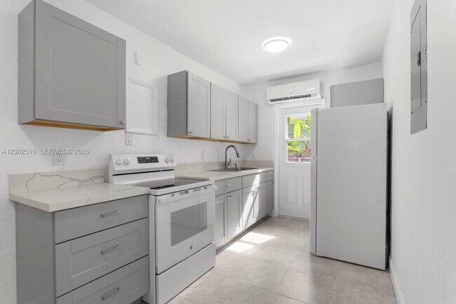 Building Photo - 2375 SW 16th Ave