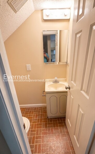 Building Photo - 1710 Ichabod Ln