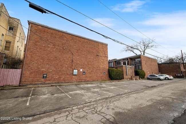 Building Photo - 1040 Cherokee Rd