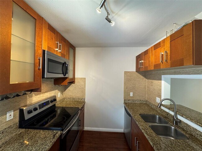 Building Photo - 1807 Stoney Brook Dr